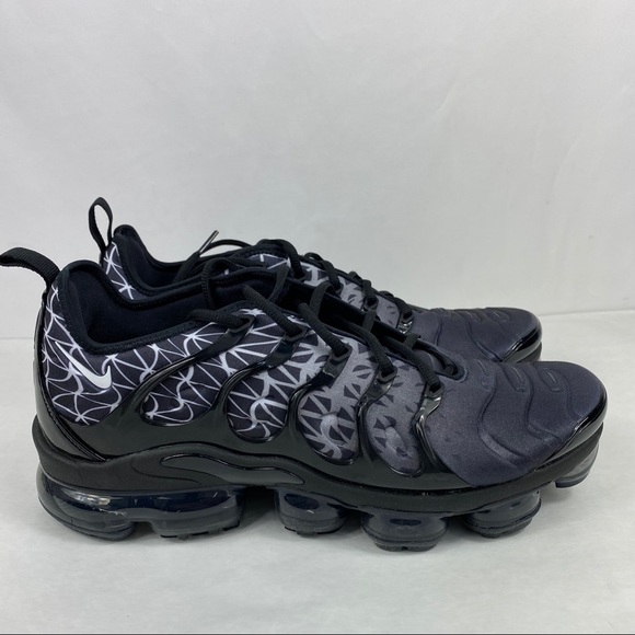 nike air vapormax plus geometric black white